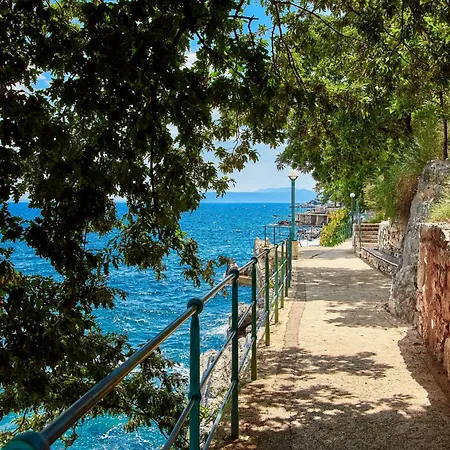 La By Interhome Lovran