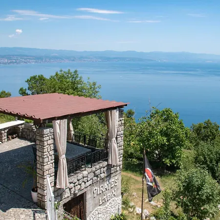 La By Interhome Lovran