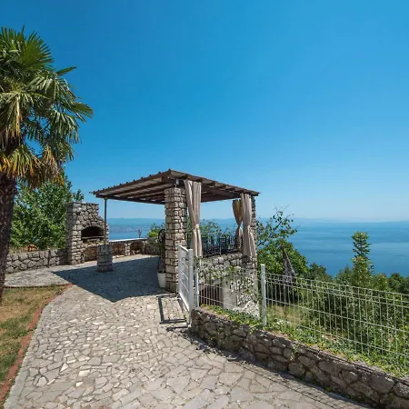 La By Interhome * Lovran