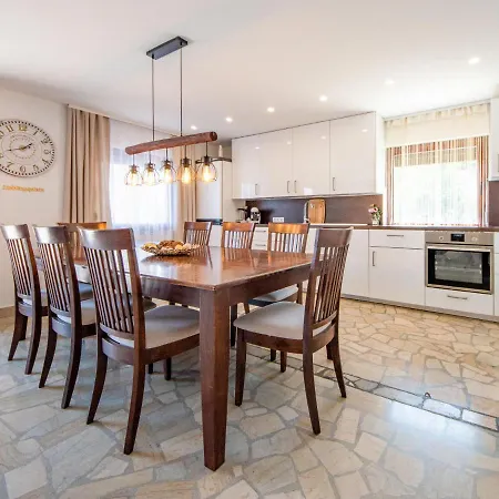 La By Interhome * Lovran