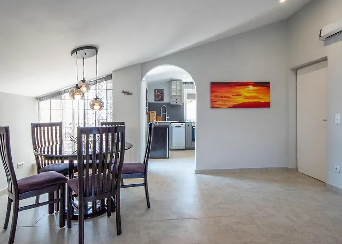La By Interhome *