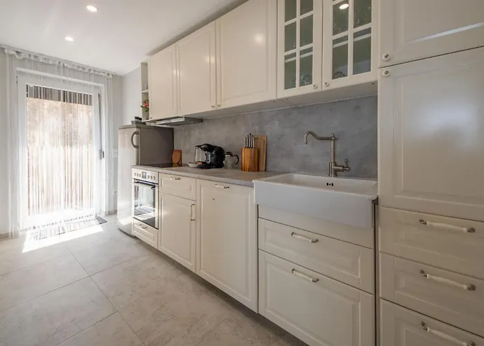 La By Interhome *