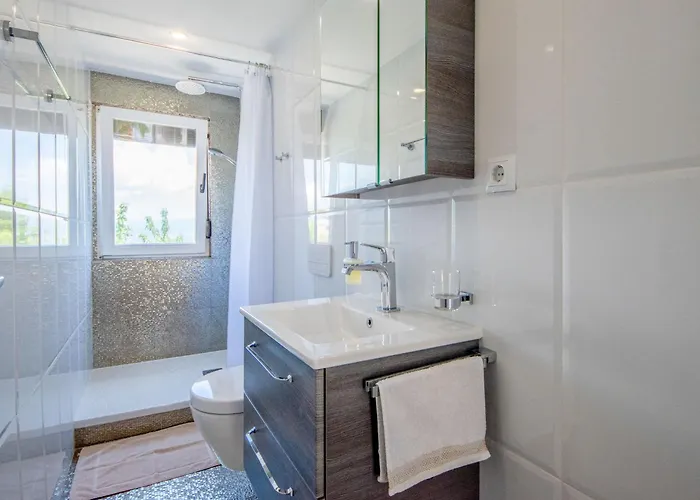 La By Interhome *